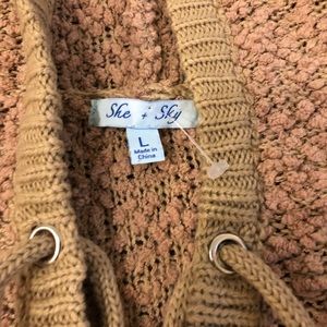 Tan hooded sweat shirt